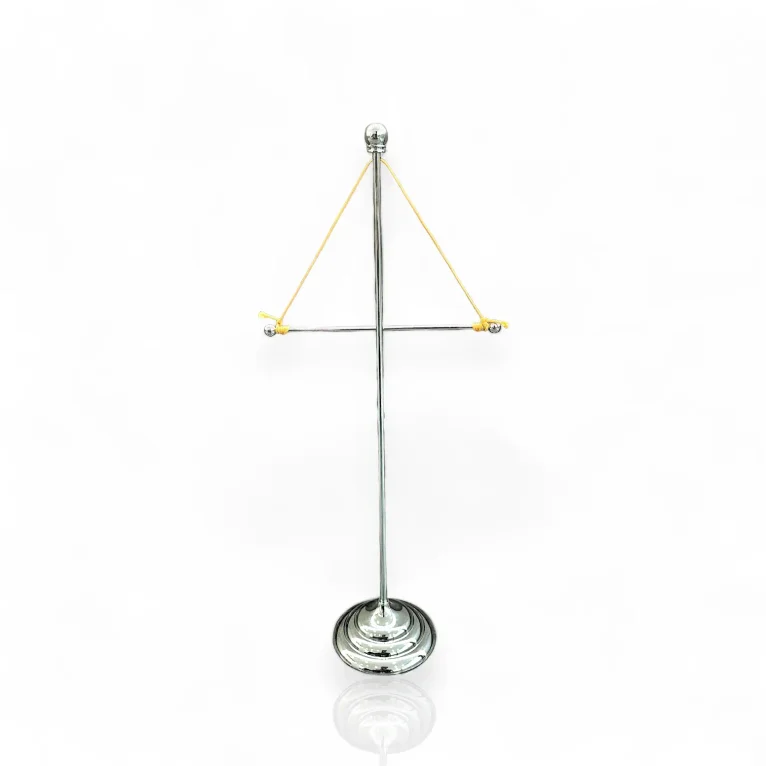 מעמד דגלון שולחני בגימור ניקל לדגל אנכי