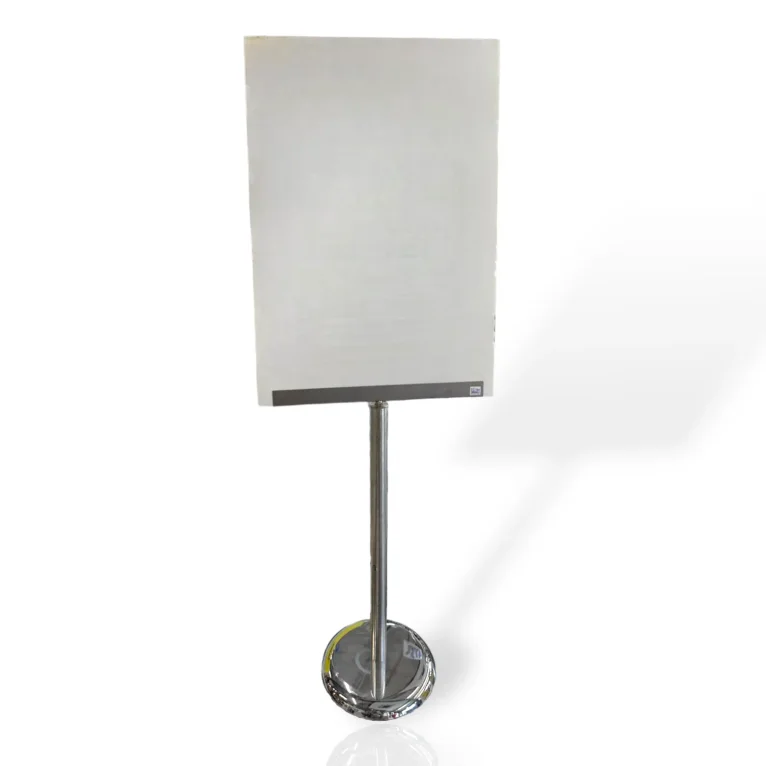 מחזיק קאפה או פוסטר או שלט על רגל נירוסטה