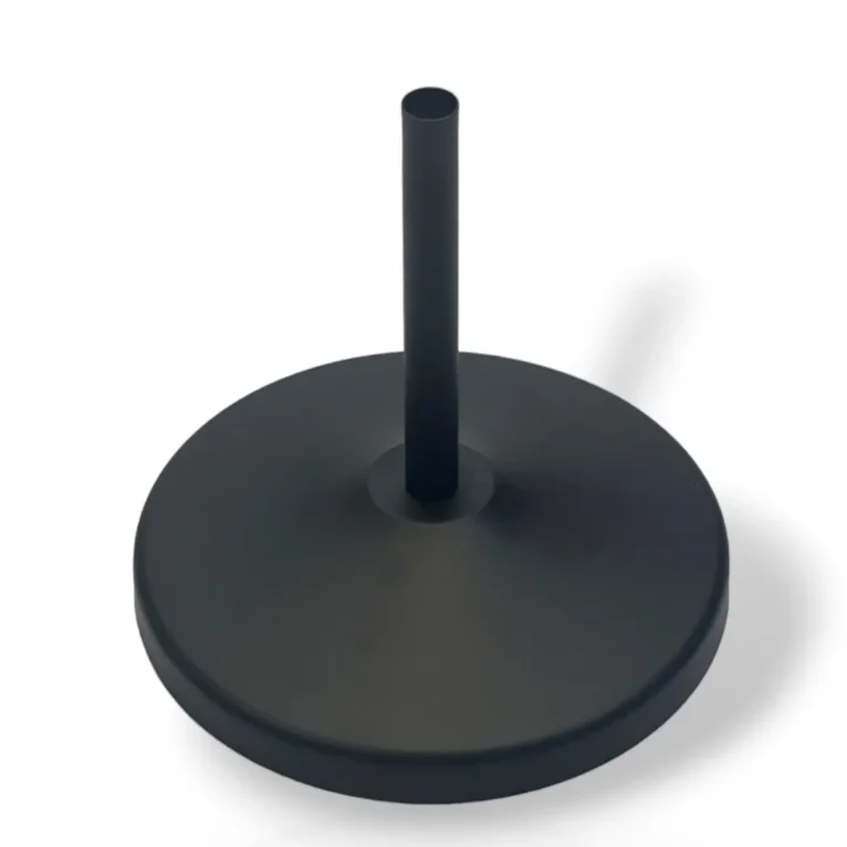 מעמד דגל בודד שחור. בסיס מקצועי לשושנת דגלים עם קן אחד בגימור מט