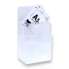 תיבת משוב/הגרלה מלבנית, עומדת על שולחן עם כותרת עליונה, מנעול ותא עלונים בחזית. עשויה פרספקס שקוף.