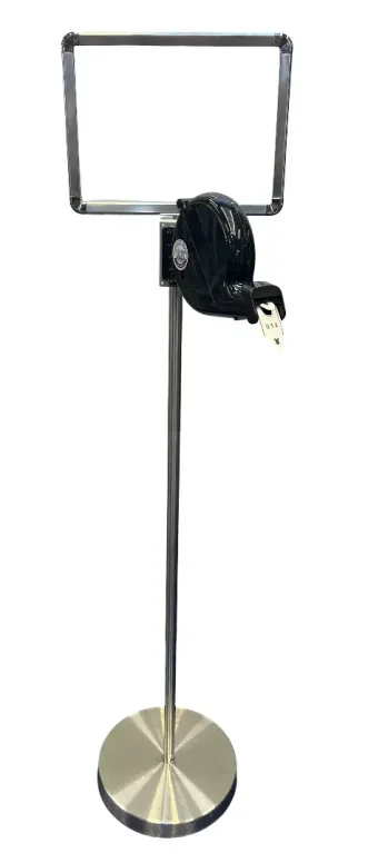 עמוד עם שילוט ומסדרה