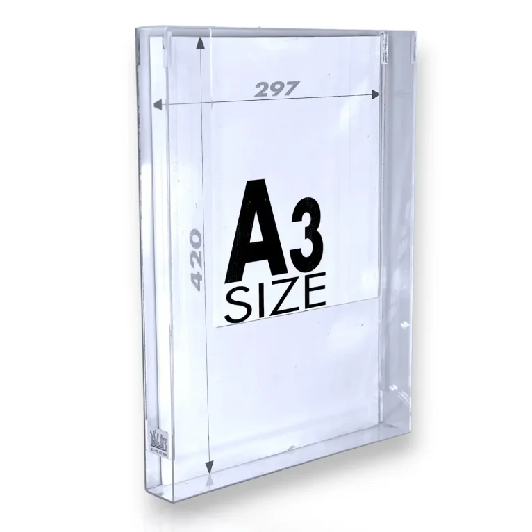 תא עלונים בודד עשוי פרספקס שקוף, בגודל A3 לתלייה על הקיר.