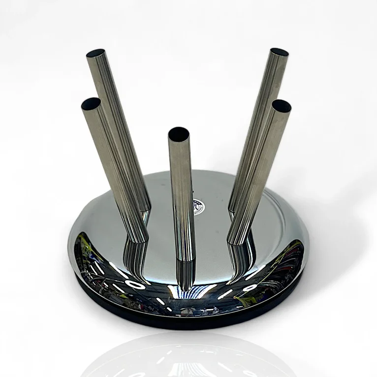 שושנת דגלים עם 5 קנים מניקל. בעלת בסיס מאסיבי עם משקולת.