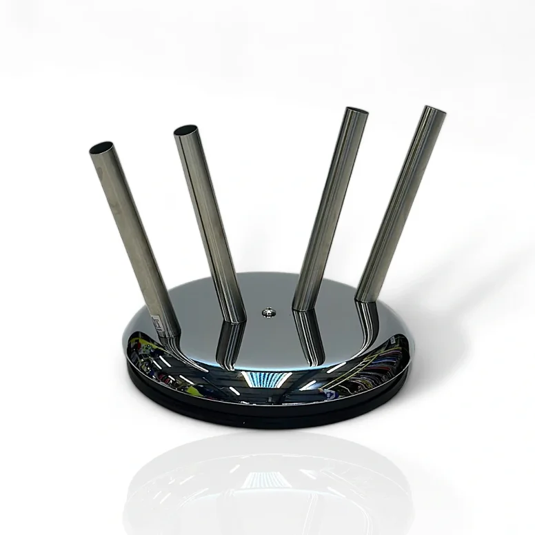 בסיס שושנת דגלים בעלת ארבעה קנים עשוי מניקל