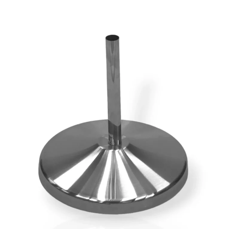 מעמד דגל בודד מנירוסטה. בעל בסיס מקצועי לשושנה דגלים עם קן אחד.