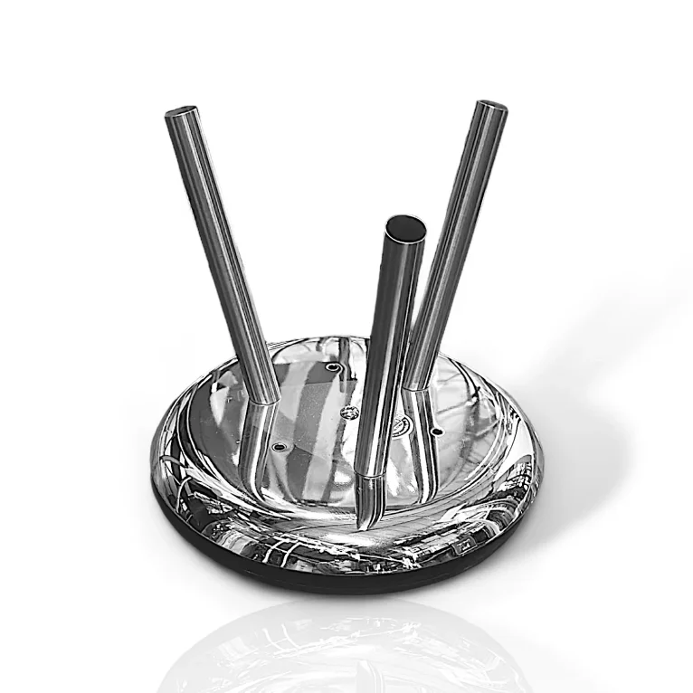 שושנת דגלים 3 קנים במשולש מניקל. בסיס מאסיבי עם משקולת.