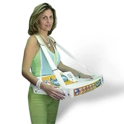 מגש דיילת לבן עם רצועות לנשיאה