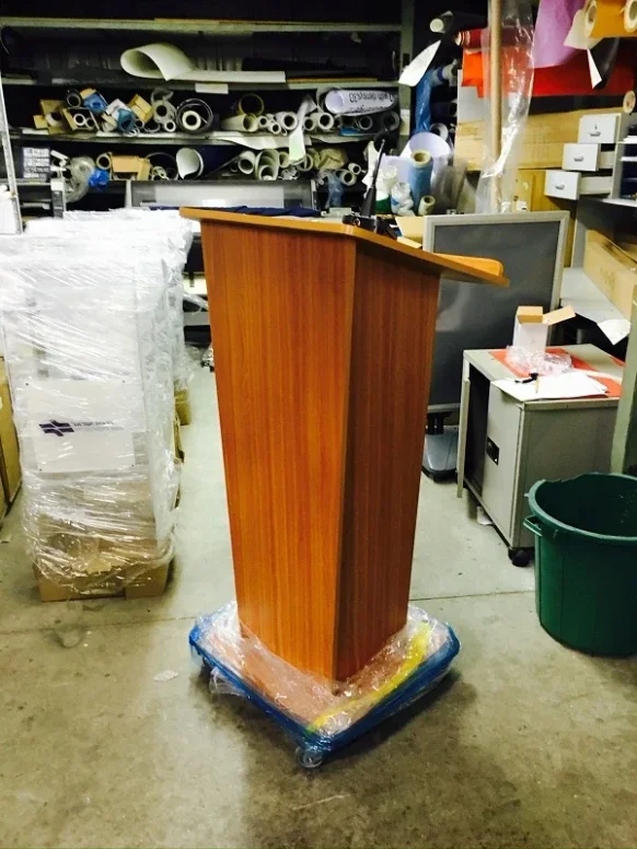 דוכן נואם עץ