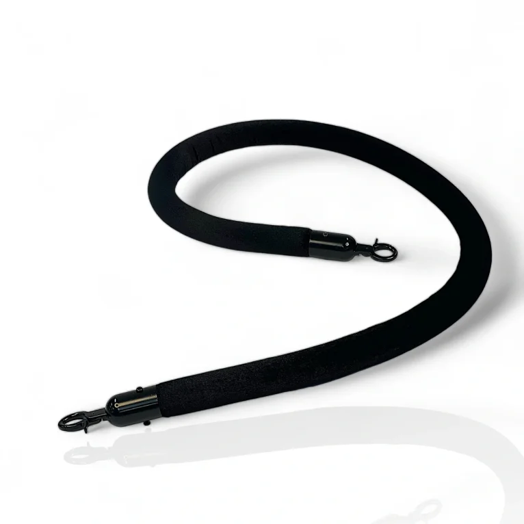 חבל תור שחור מקטיפה חלקה לעמוד חבלול עם קרסים שחורים מט