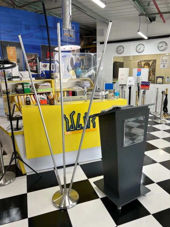 בסיס שושנת דגלים עם מוטות