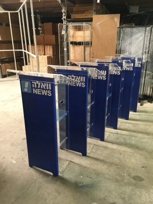 דוכני נאומים מפרספקס עם מיתוג לאתר וואלה