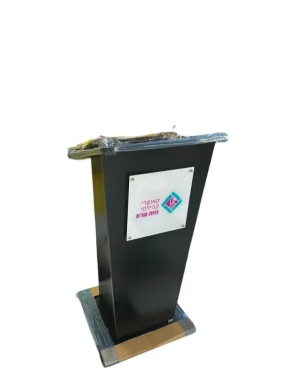 דוכן נואם צבע שחור עם לוגו