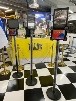 מעמד לטאבלט עמוד שחור