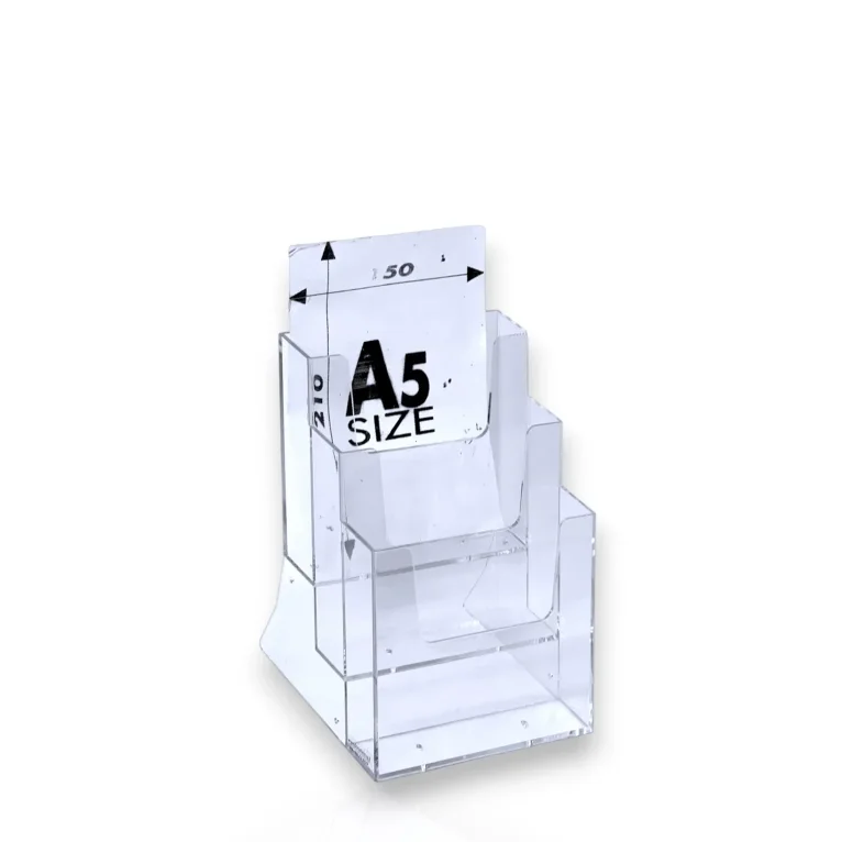 מתקן עלונים מדורג, שקוף. עשוי פרספקס בגודל A5 בעל 3 תאים, מתאים לשולחן או לקיר.