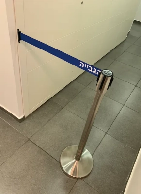 עמוד תור כרום וסרט נשלף עם הדפסה ומיתוג בהתאמה אישית