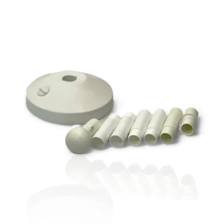 עמוד תור מפורק מפלסטיק לתיחום וסימון בתנאי חוץ בצבע לבן